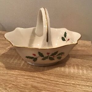 Lenox Holiday Small Basket with Gold Trim